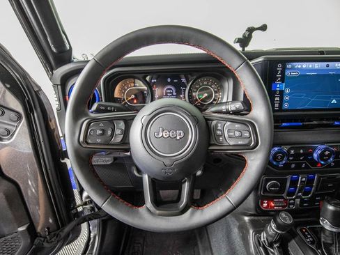 Used 2024 Jeep Gladiator Rubicon w/ Technology Group AWD/4WD image 21