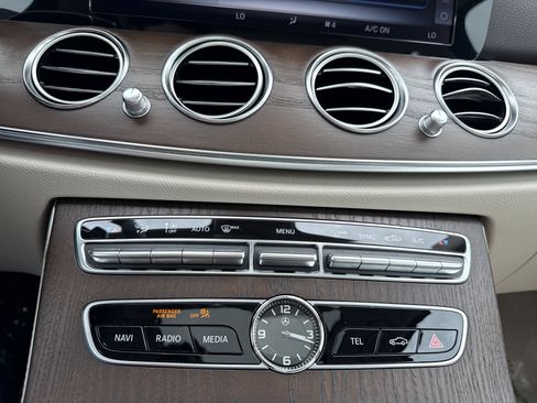 Used 2018 Mercedes-Benz E 300 4MATIC w/ Premium 1 Package image 22