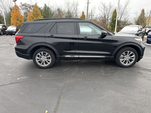 Used 2022 Ford Explorer XLT w/ Equipment Group 202A image 11