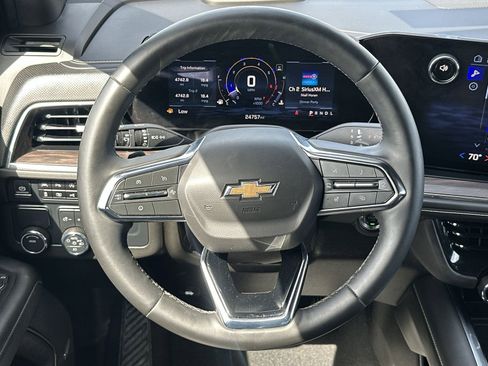 Used 2025 Chevrolet Suburban Premier RWD image 55