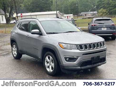 Used 2017 Jeep Compass Latitude w/ Popular Equipment Group AWD/4WD image 1
