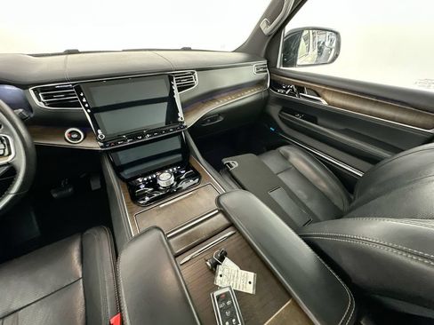 Used 2023 Jeep Grand Wagoneer 4WD image 11