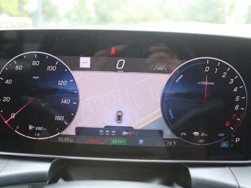 Used 2025 Mercedes-Benz GLC 350e 4MATIC image 32