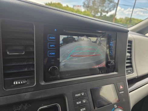 Used 2017 Toyota Sienna XLE w/ XLE Navigation Package FWD image 29