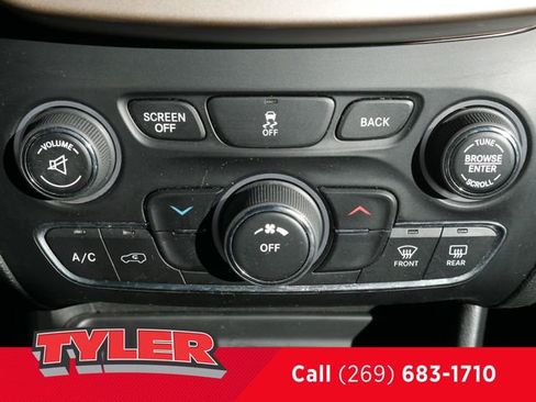 Used 2015 Jeep Cherokee Latitude w/ Cold Weather Group image 32