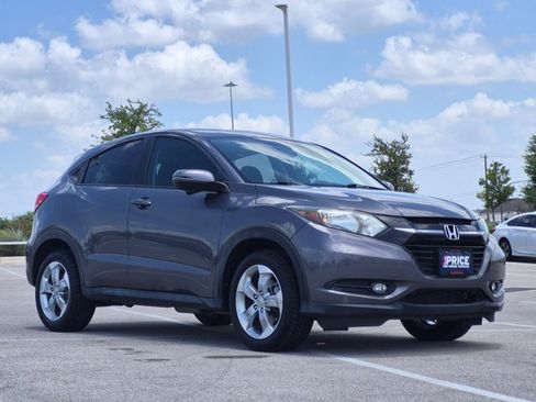 Used 2017 Honda HR-V EX image 3