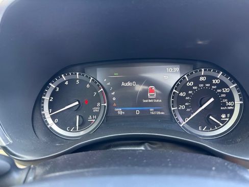 Used 2021 Toyota Highlander XLE FWD image 13