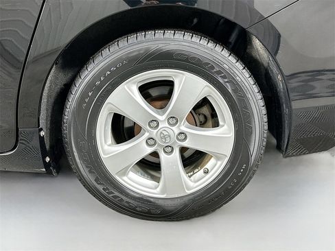 Used 2015 Toyota Sienna LE image 29