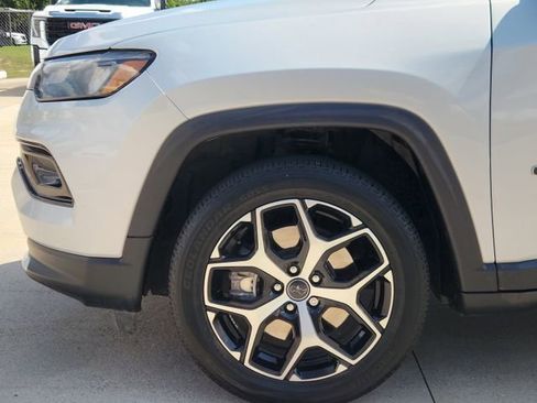 Used 2025 Jeep Compass Limited AWD/4WD image 8