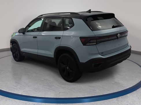 New 2026 Volkswagen Taos SE FWD image 7