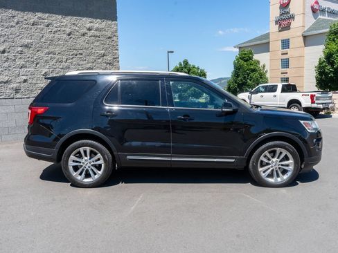 Used 2018 Ford Explorer XLT w/ Equipment Group 202A AWD/4WD image 8