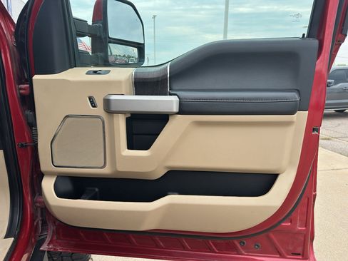 Used 2021 Ford F250 Lariat w/ Lariat Value Package AWD/4WD image 31