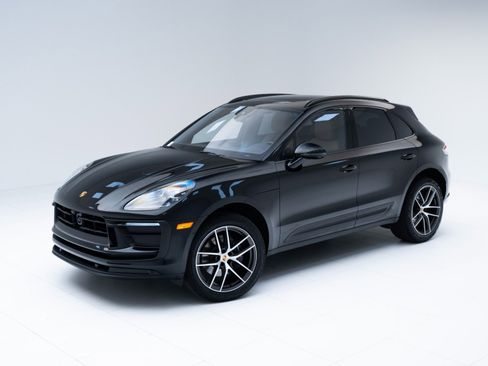 Certified 2025 Porsche Macan image 1
