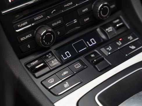 Used 2015 Porsche 911 Carrera S image 27