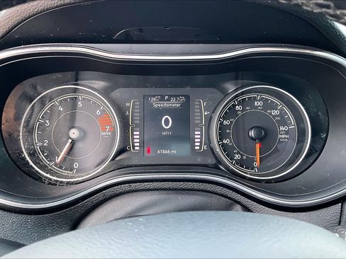 Used 2021 Jeep Cherokee Latitude Plus FWD image 21