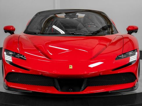 Used 2022 Ferrari SF90 Spider image 12