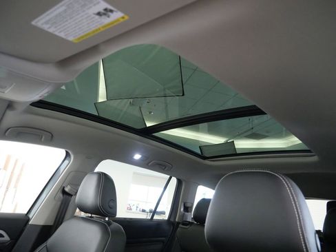 Used 2022 Volkswagen Atlas SE image 27