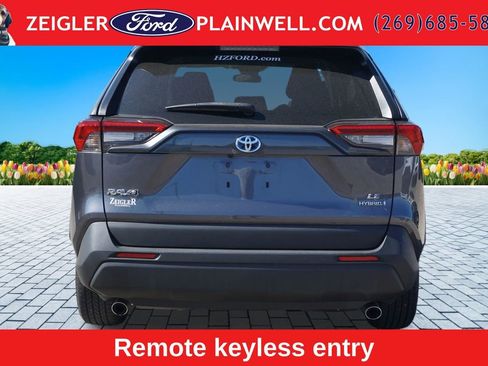 Used 2021 Toyota RAV4 LE AWD/4WD image 4