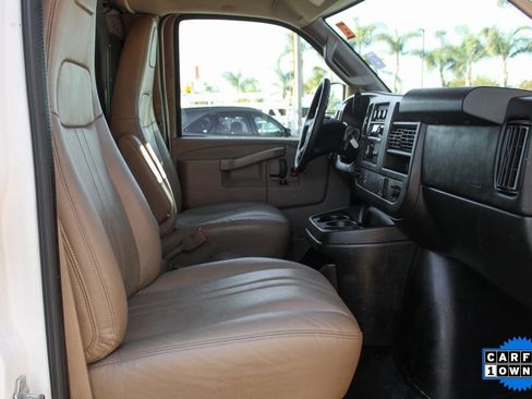 Used 2016 Chevrolet Express 2500 image 27