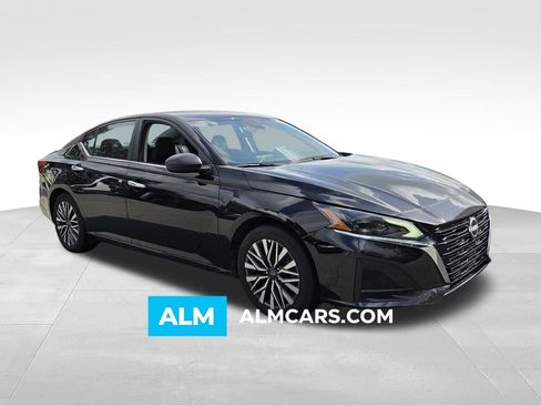 Used 2025 Nissan Altima 2.5 SV FWD image 1