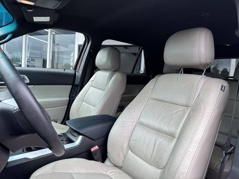Used 2014 Ford Explorer XLT w/ Equipment Group 202A AWD/4WD image 28