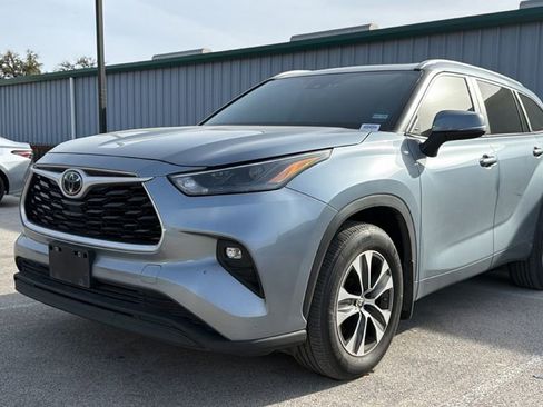 Used 2023 Toyota Highlander XLE image 15