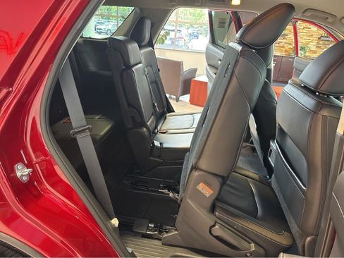 Used 2023 Nissan Pathfinder SL AWD/4WD image 39