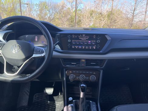 Used 2024 Volkswagen Taos SE image 27