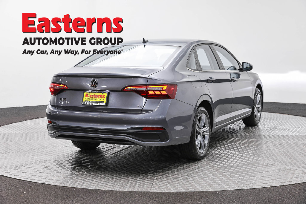 Used 2024 Volkswagen Jetta SE FWD image 6