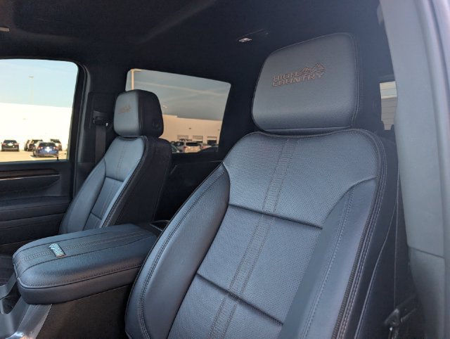 Used 2024 Chevrolet Silverado 2500 High Country w/ High Country Premium Package AWD/4WD image 10