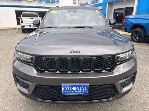 Used 2023 Jeep Grand Cherokee Altitude image 17