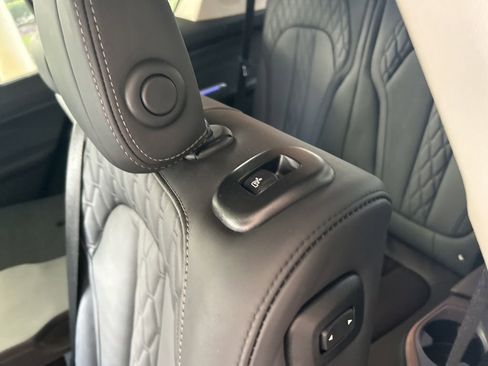 Used 2025 BMW X7 xDrive40i image 48