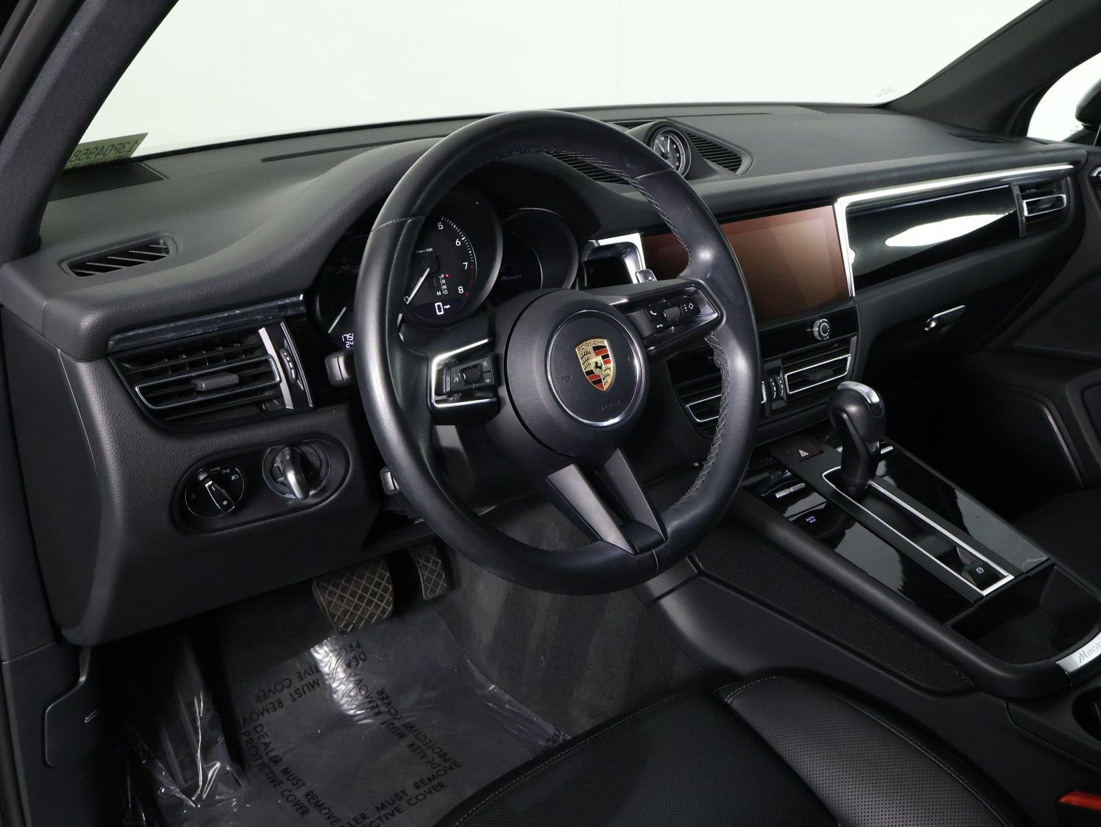 Certified 2023 Porsche Macan AWD/4WD image 4