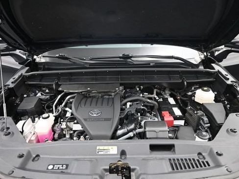 Used 2023 Toyota Highlander XLE AWD/4WD image 20