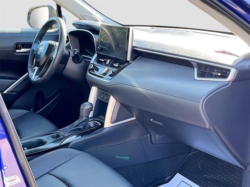 Used 2024 Toyota Corolla Cross XLE image 32