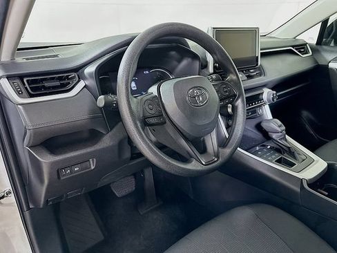 Used 2025 Toyota RAV4 XLE AWD/4WD image 9