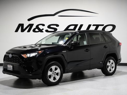 Used 2024 Toyota RAV4 LE image 4