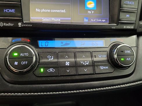 Used 2018 Toyota RAV4 XLE image 18