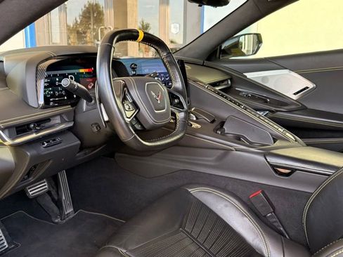 Used 2021 Chevrolet Corvette Stingray Premium Conv w/ Z51 Performance Package RWD image 9