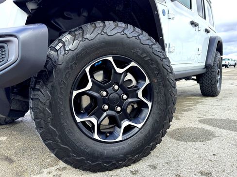 Used 2022 Jeep Wrangler Unlimited Rubicon 4xe image 2