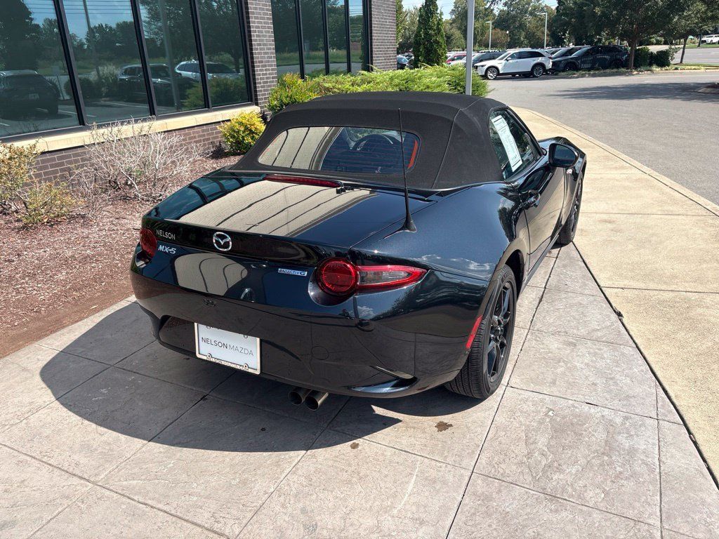 Used 2021 MAZDA MX-5 Miata Sport RWD image 5