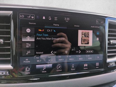 Used 2024 Chrysler Pacifica Touring-L image 13