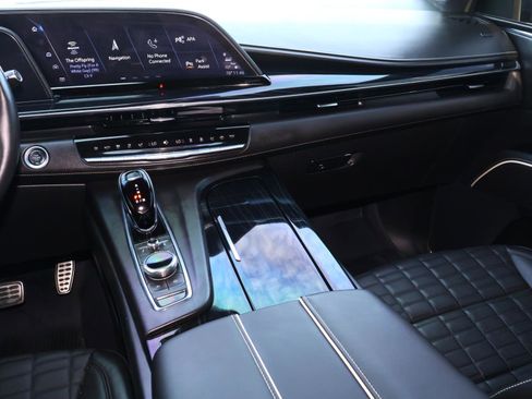 Used 2024 Cadillac Escalade V w/ LPO, ONYX Package image 18