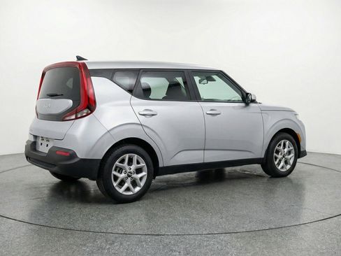 Used 2025 Kia Soul LX w/ LX Technology Package image 9