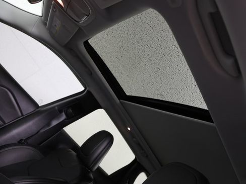 Used 2022 Jeep Cherokee Latitude Lux w/ Sun & Sound Group image 6