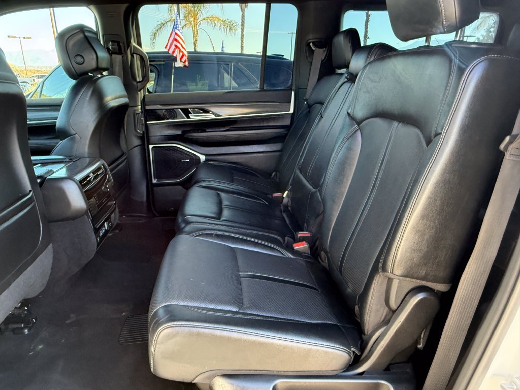 Used 2023 Jeep Wagoneer Series II AWD/4WD image 14