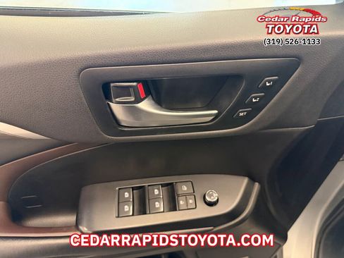 Used 2019 Toyota Highlander Limited image 9
