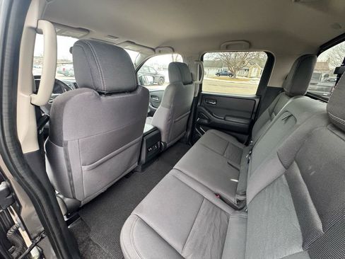 Used 2022 Nissan Frontier SV image 23