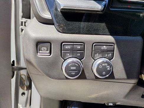 Used 2023 GMC Sierra 1500 SLE w/ X31 Off-Road Package AWD/4WD image 16