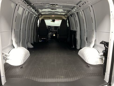 New 2025 GMC Savana 3500 Extended w/ Driver Convenience Package image 22